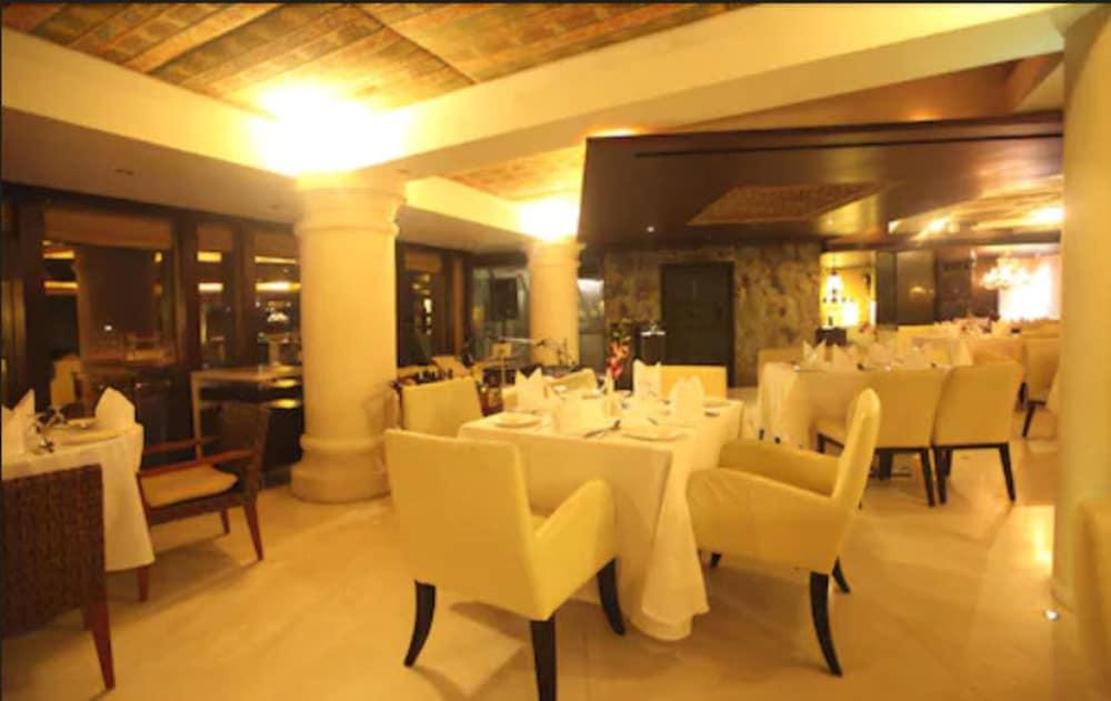 Peninsula Grand Hotel Mumbai Exterior foto
